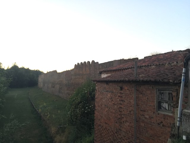 Walled section of Mansilla de las Mulas